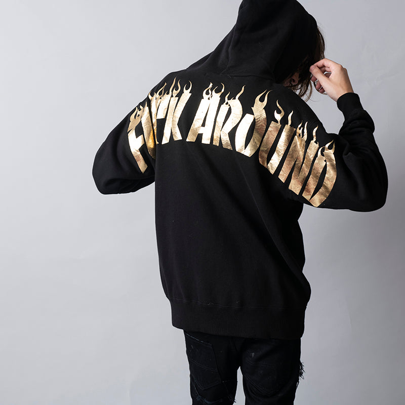 クラックメタリックプリントプルオーバーパーカ