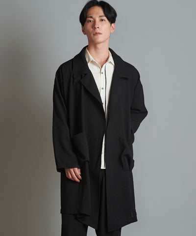 Buttonless draped coat