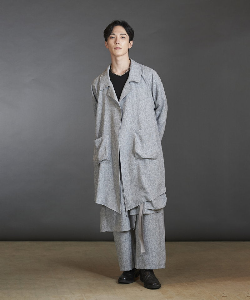 Buttonless draped coat