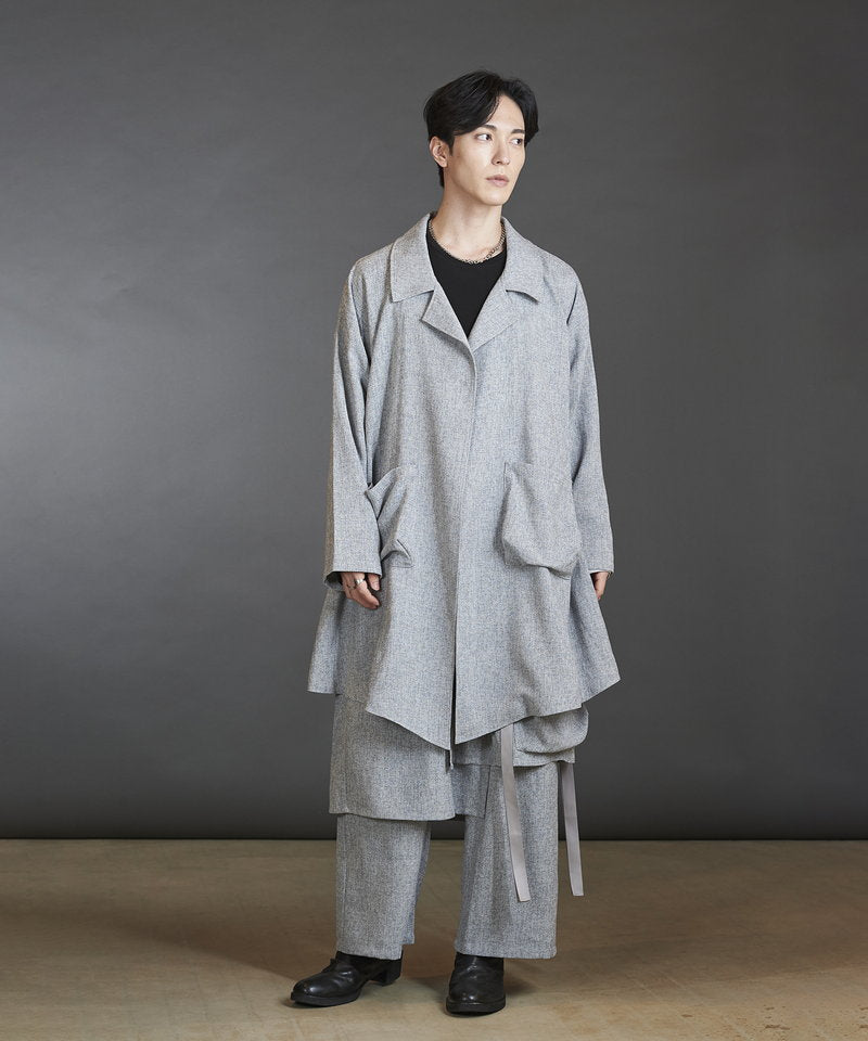 Buttonless draped coat