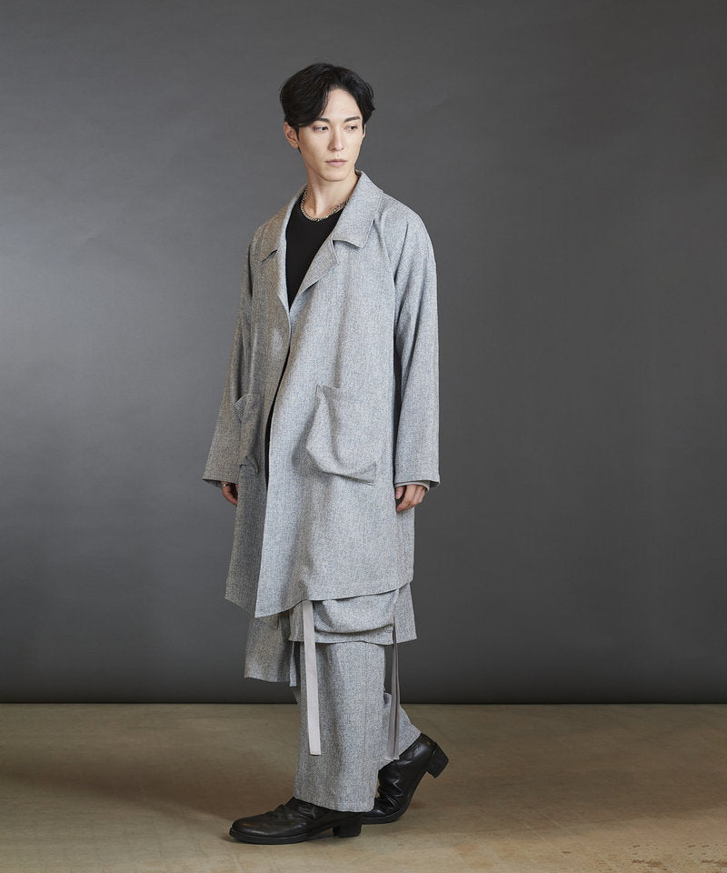 Buttonless draped coat