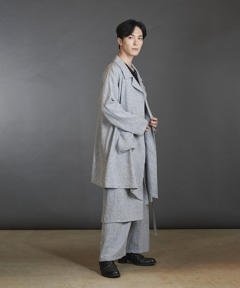 Buttonless draped coat