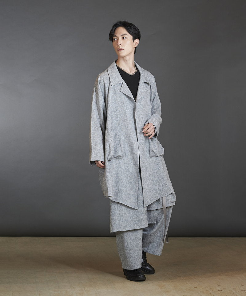 Buttonless draped coat