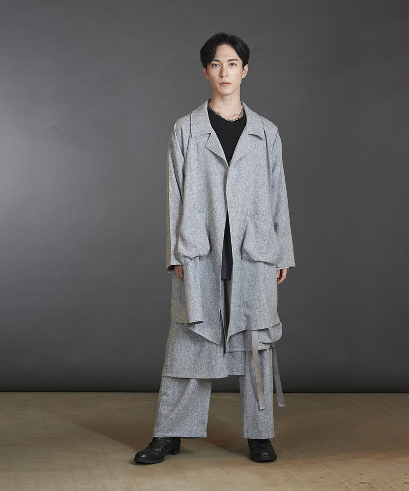 Buttonless draped coat