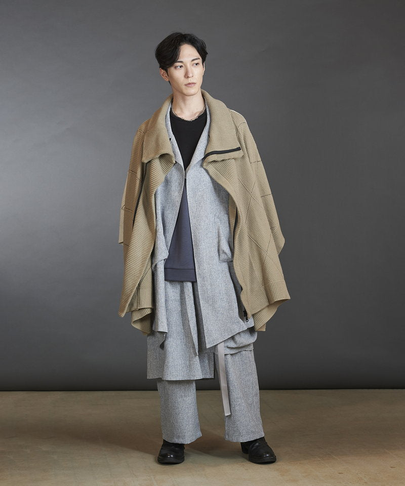 Buttonless draped coat