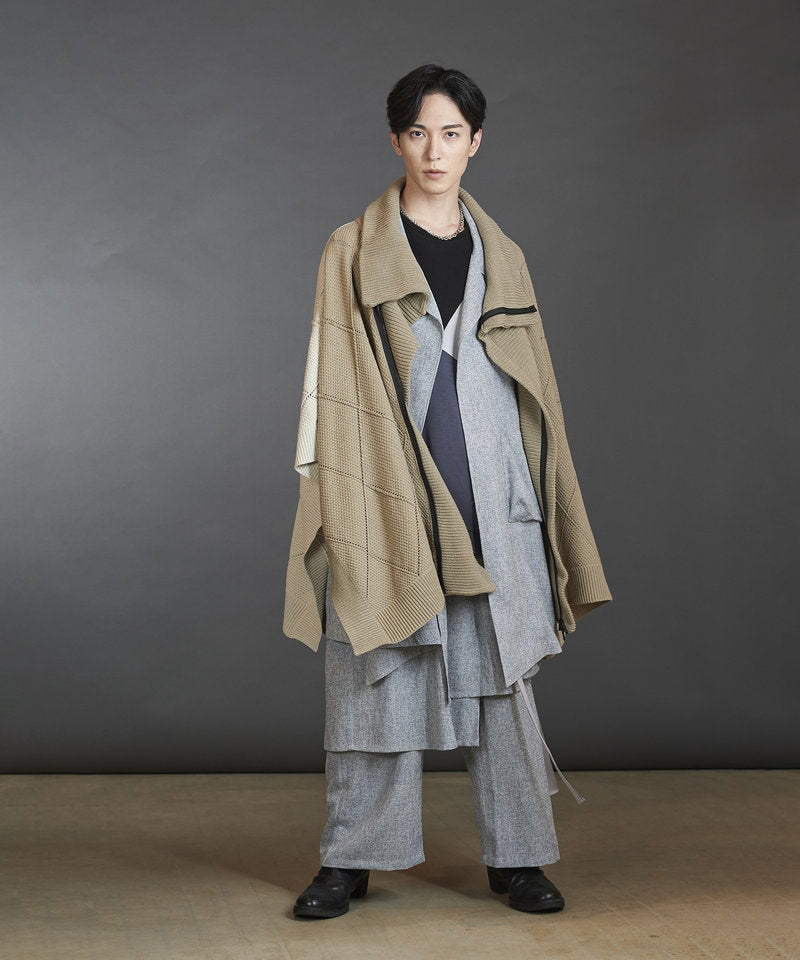 Buttonless draped coat