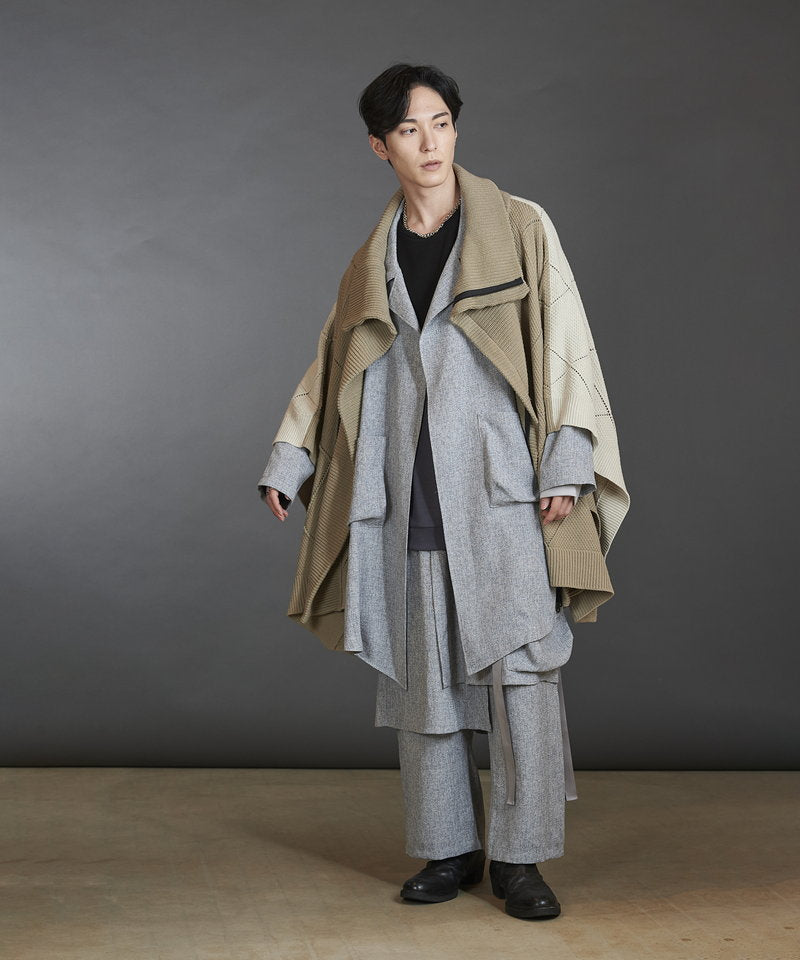 Buttonless draped coat