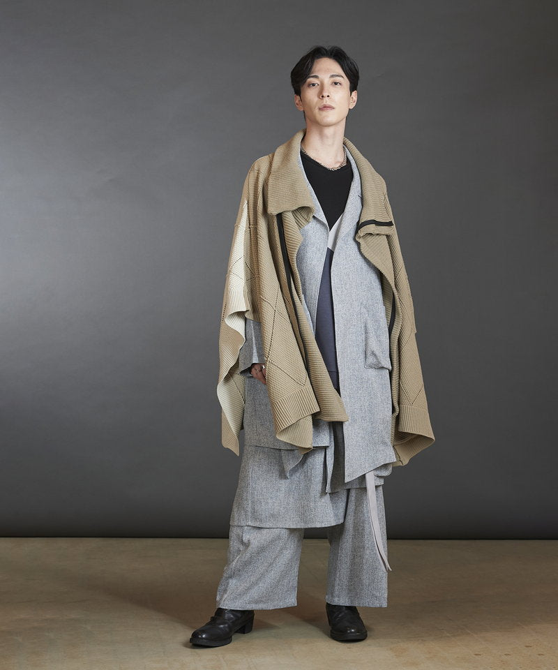 Buttonless draped coat