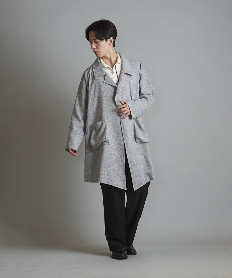 Buttonless draped coat