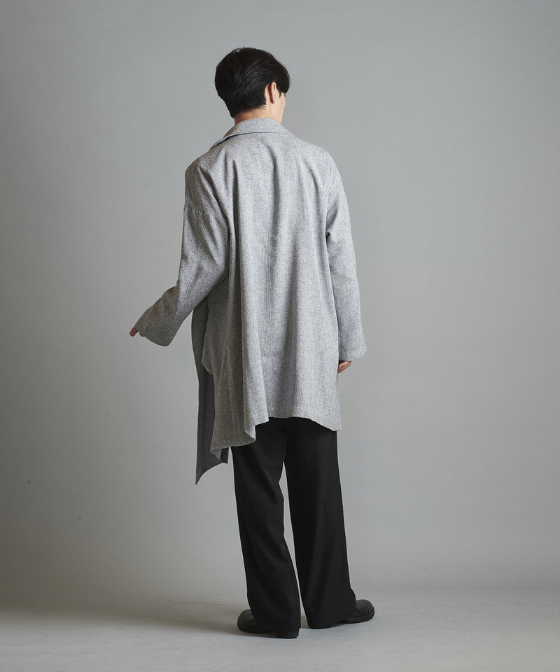 Buttonless draped coat