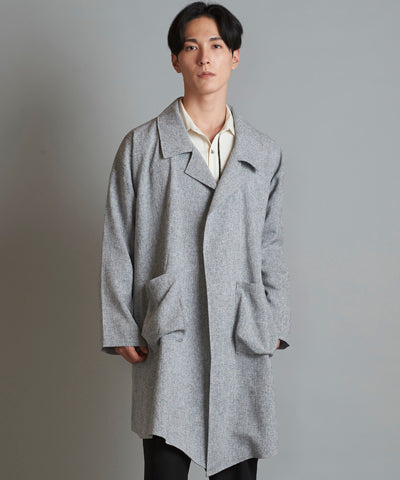 Buttonless draped coat