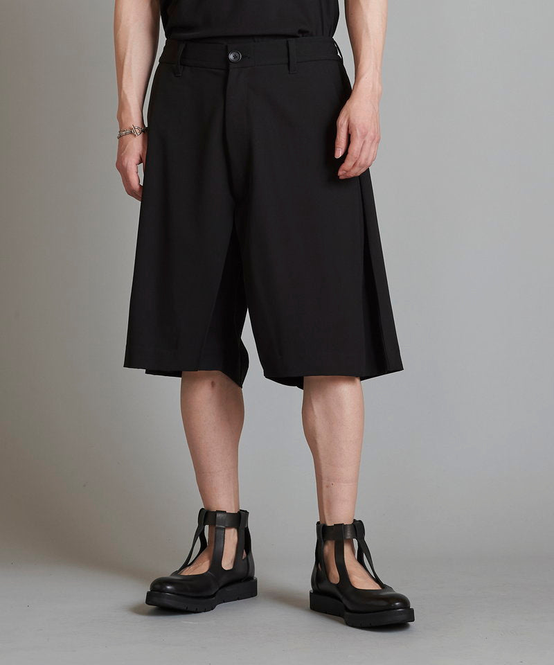 Inverted pleated half trousers