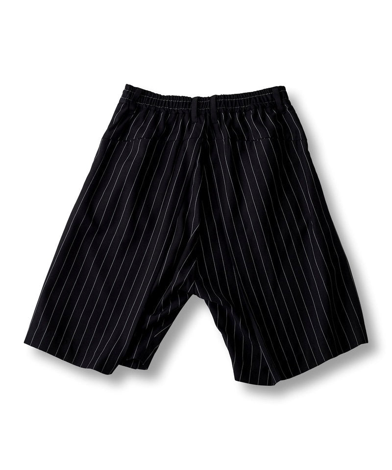 Inverted pleated half trousers