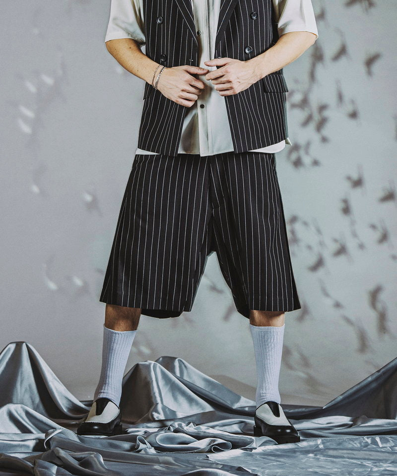 Inverted pleated half trousers