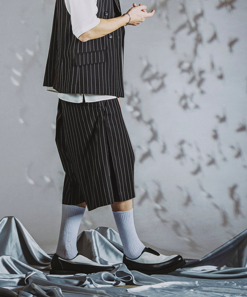 Inverted pleated half trousers