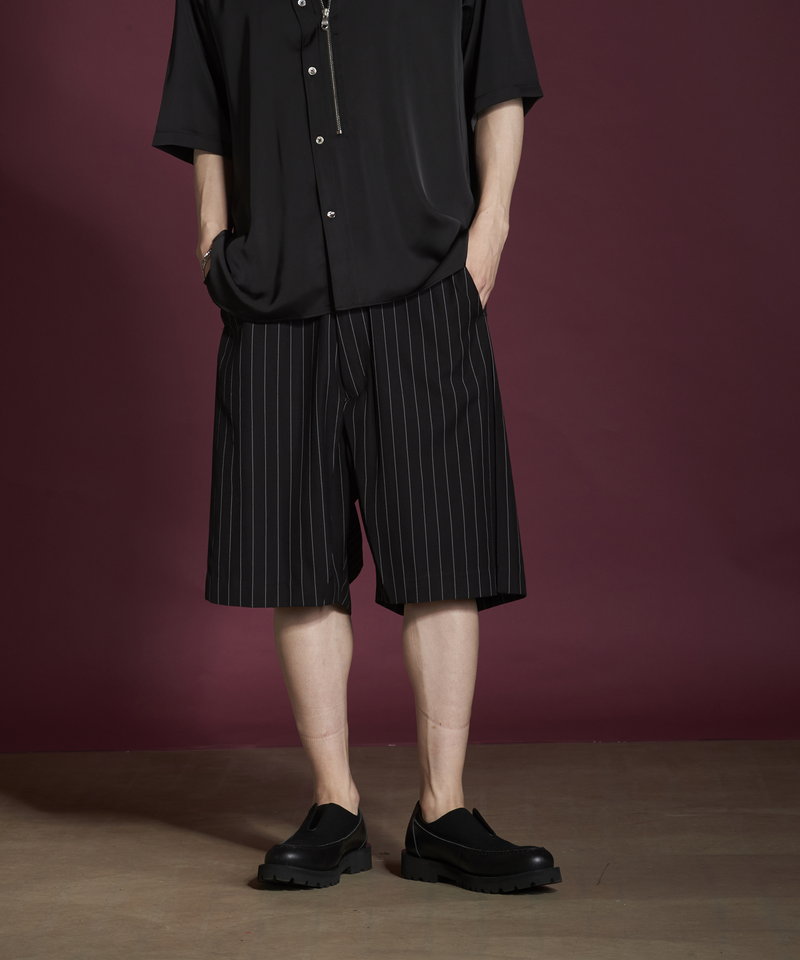 Inverted pleated half trousers