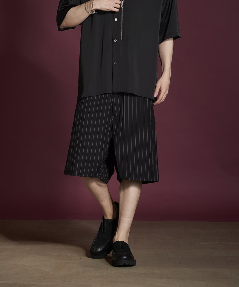 Inverted pleated half trousers