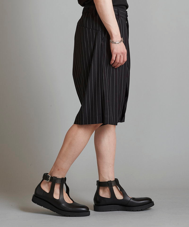 Inverted pleated half trousers