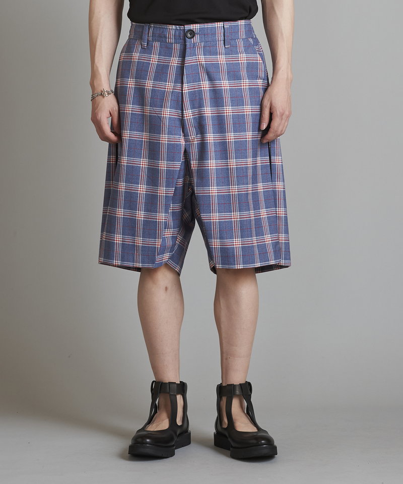 Inverted pleated half trousers