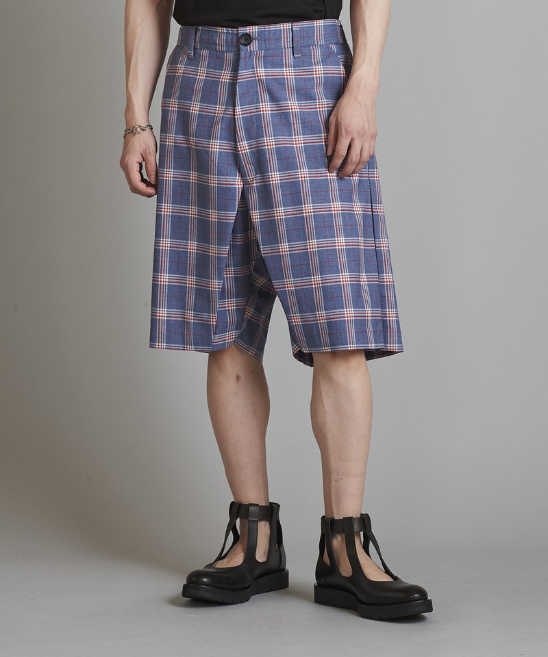 Inverted pleated half trousers