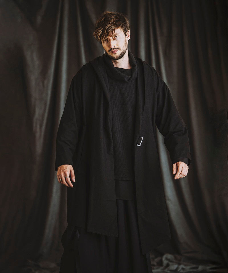 Tylocken Hooded Gown