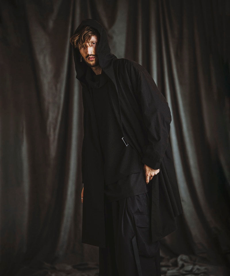 Tylocken Hooded Gown