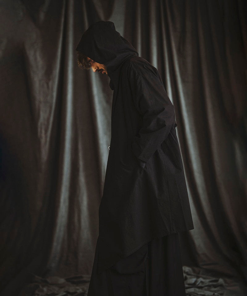 Tylocken Hooded Gown