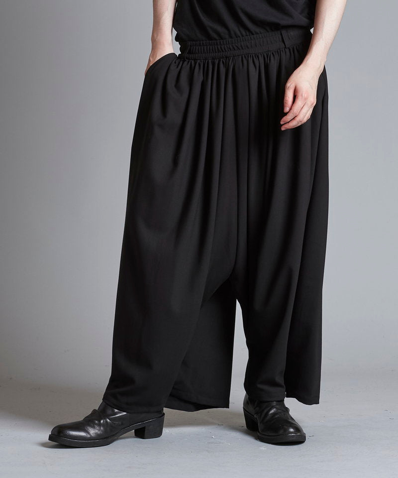 Fluttering Baggy Trousers