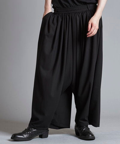 Fluttering Baggy Trousers