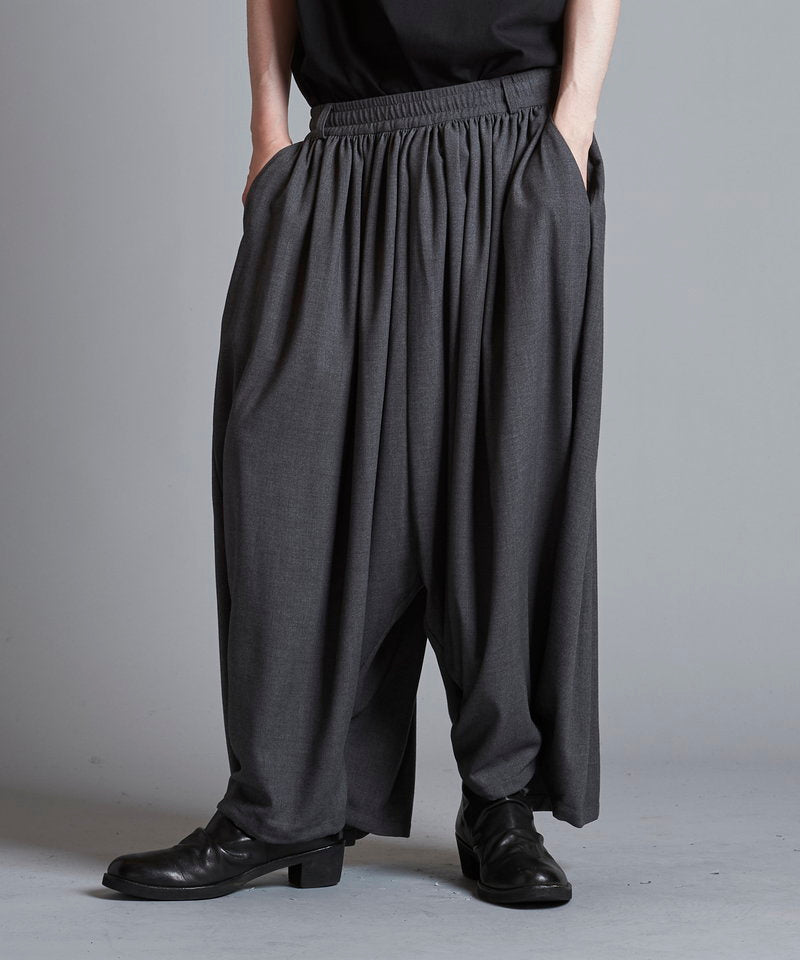 Fluttering Baggy Trousers