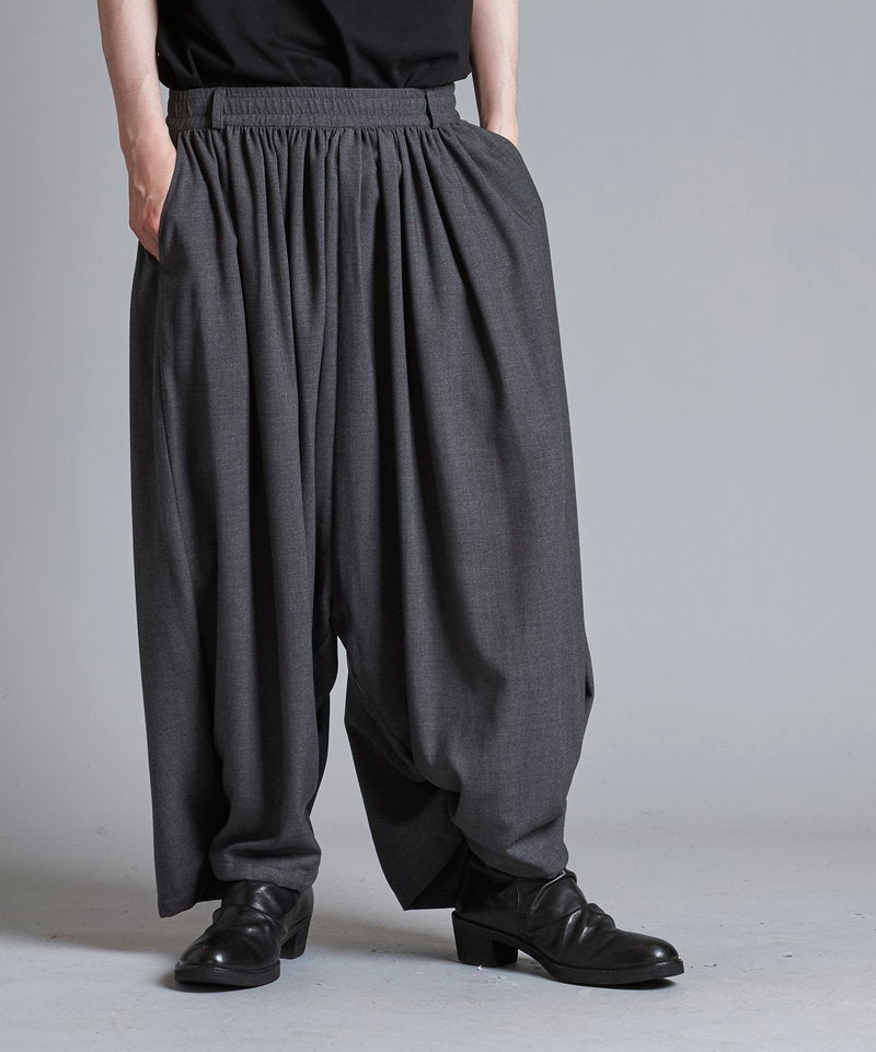 Fluttering Baggy Trousers