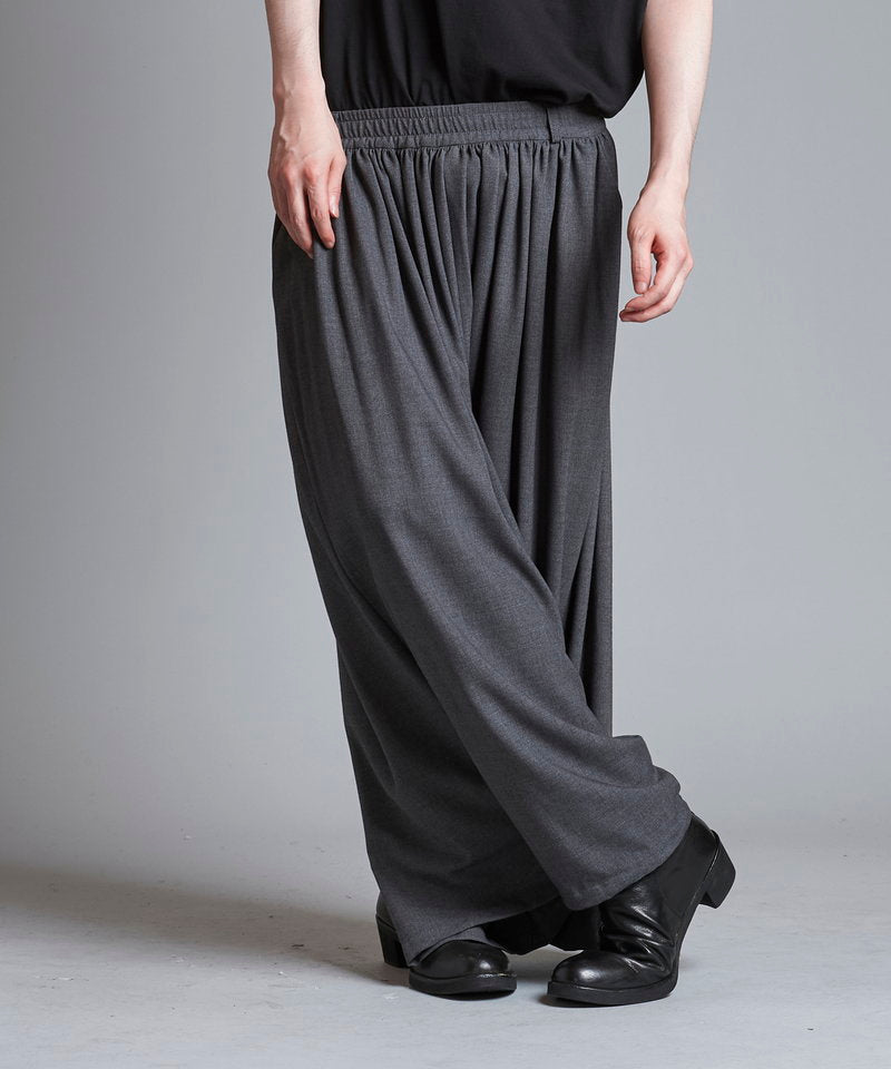 Fluttering Baggy Trousers