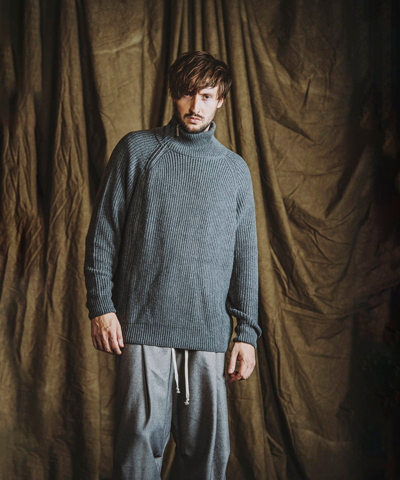 アシンメトリーZIPニットタートルネックCD