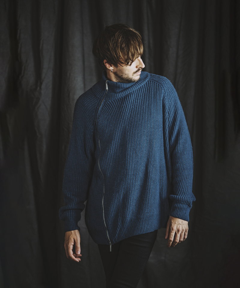 アシンメトリーZIPニットタートルネックCD