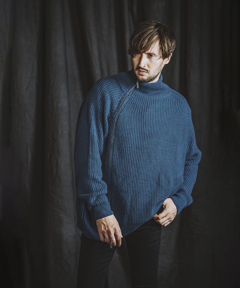 アシンメトリーZIPニットタートルネックCD