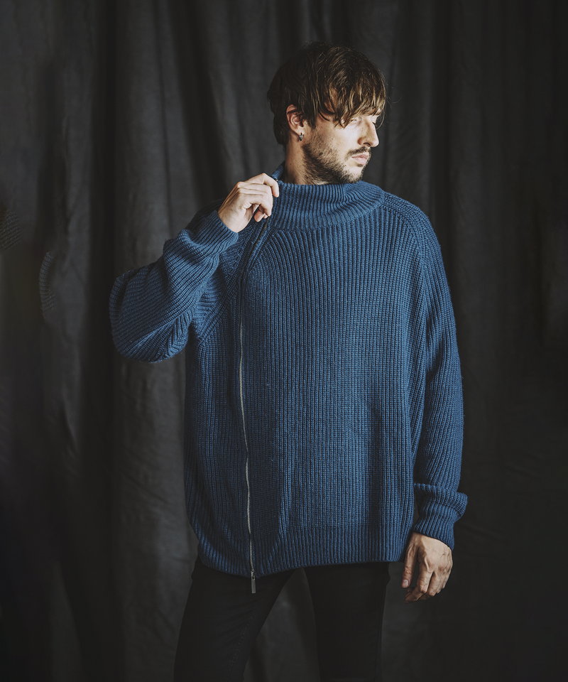 アシンメトリーZIPニットタートルネックCD