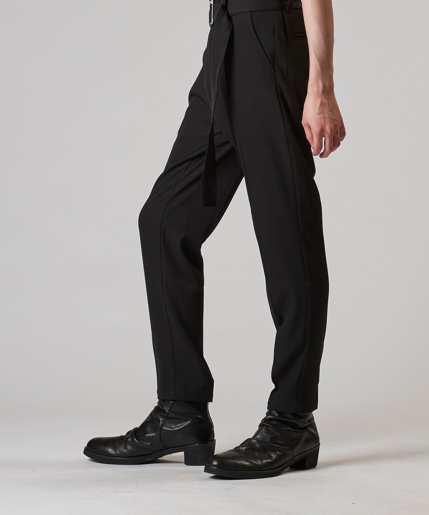 Belted tapered trousers