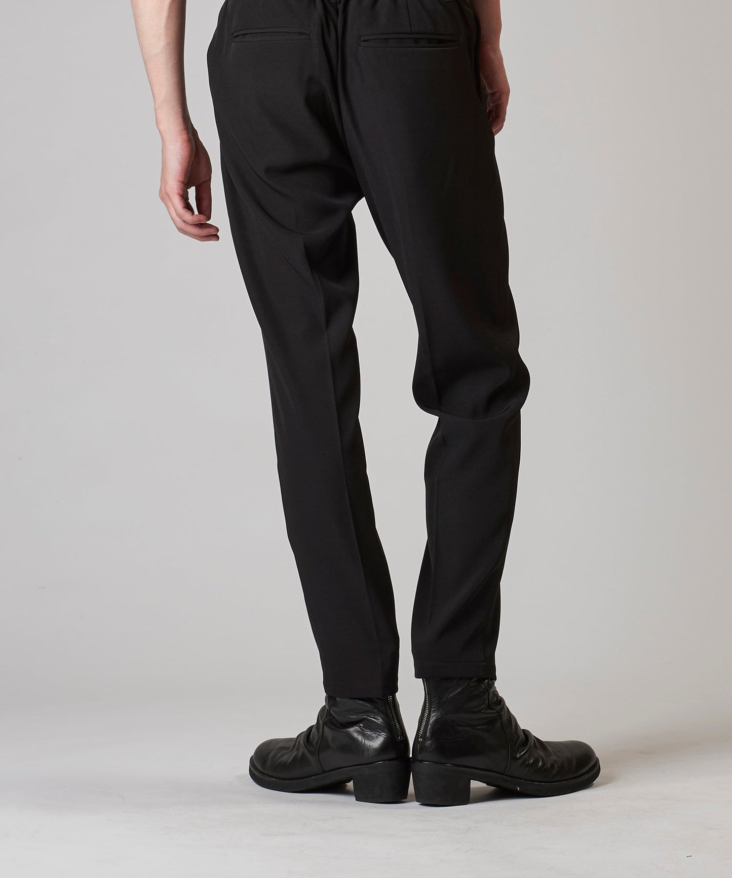 Belted tapered trousers