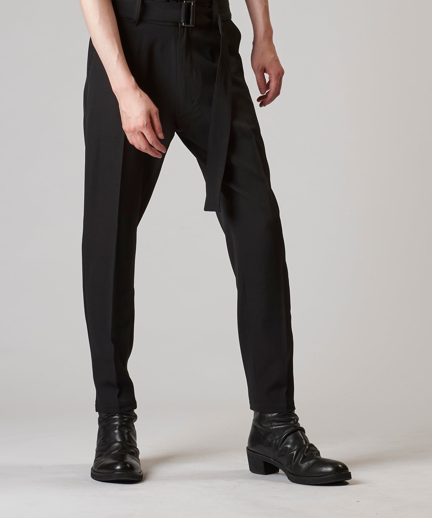 Belted tapered trousers