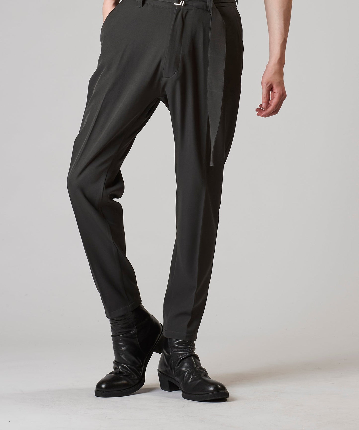 Belted tapered trousers