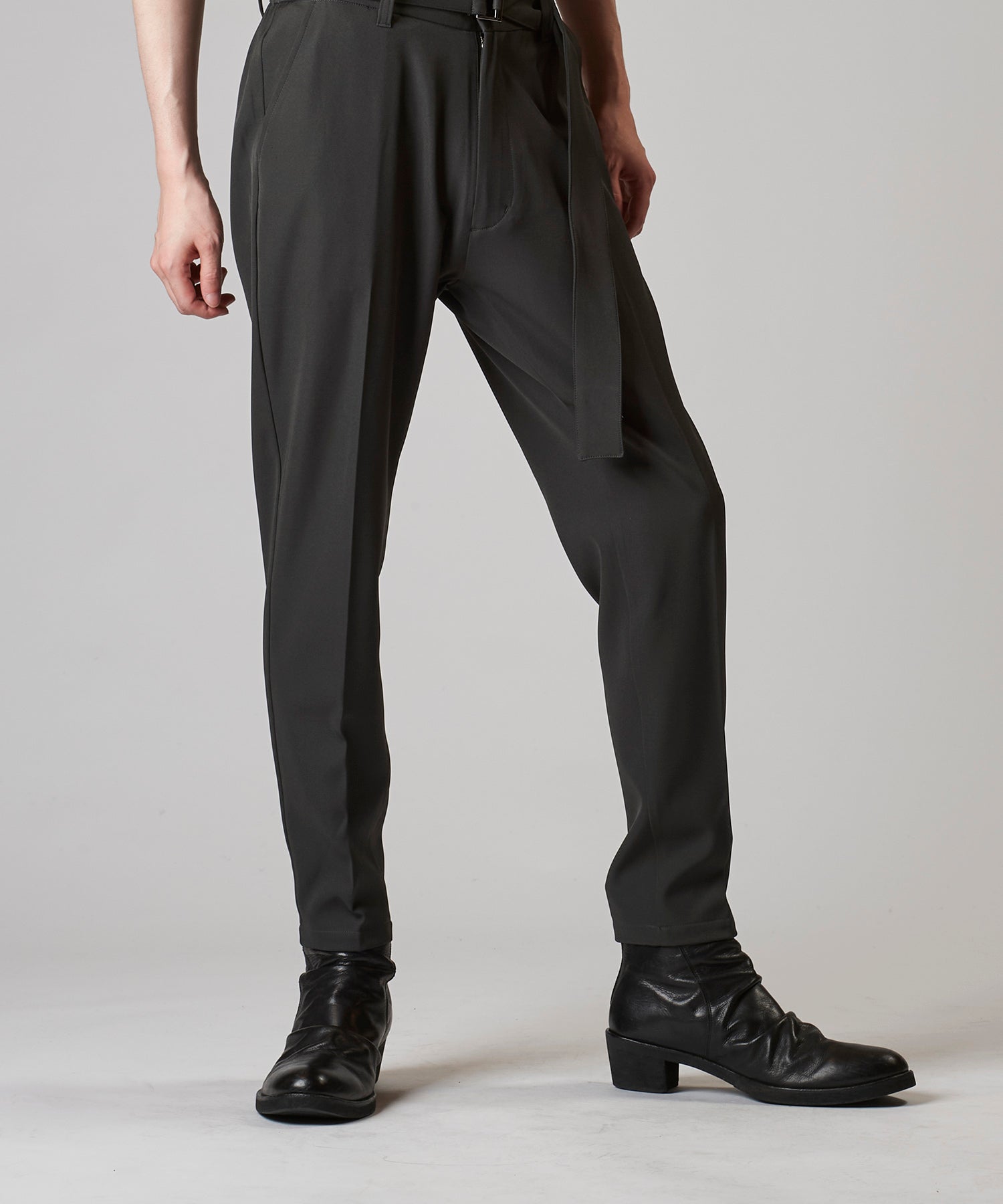 Belted tapered trousers