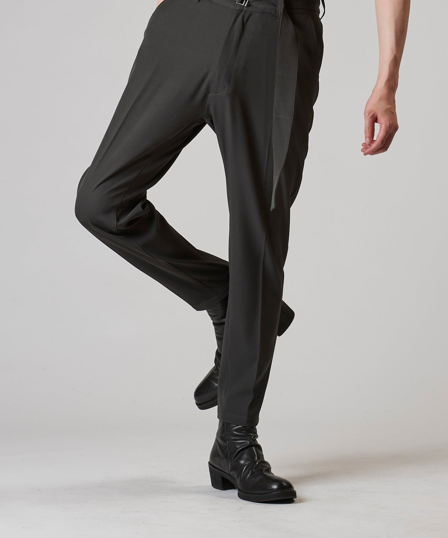 Belted tapered trousers