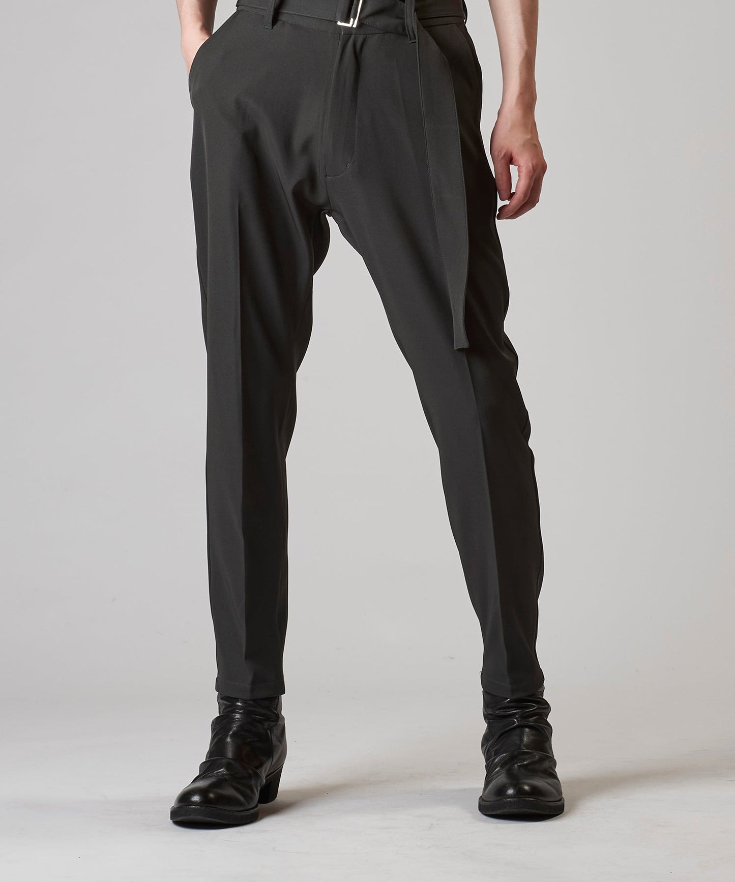 Belted tapered trousers