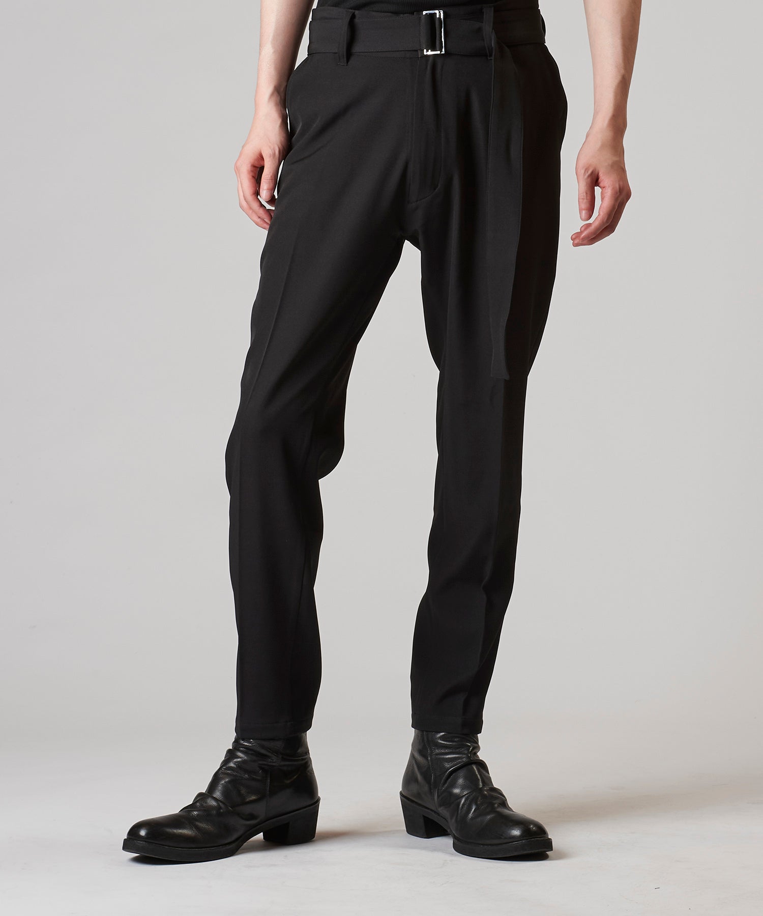 Belted tapered trousers