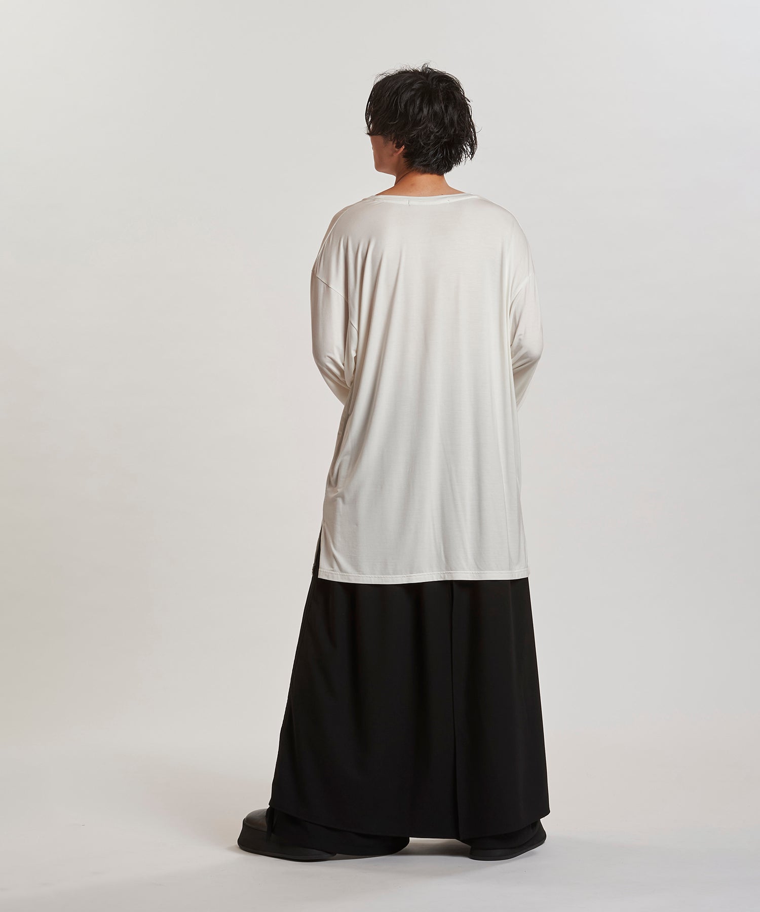 WHITE Model:H169cm