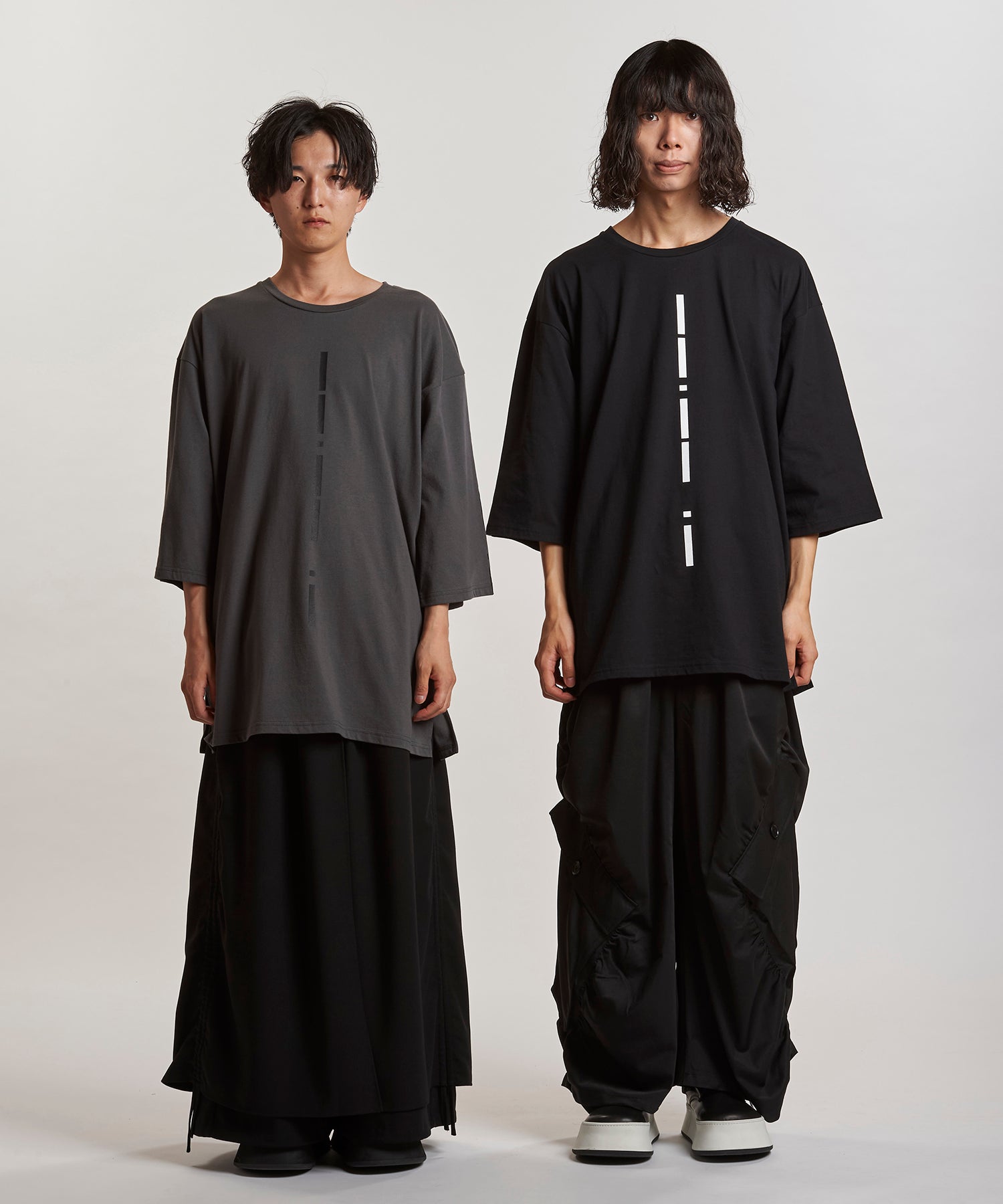 GRAY Model:H169cm / BLACK Model:H180cm