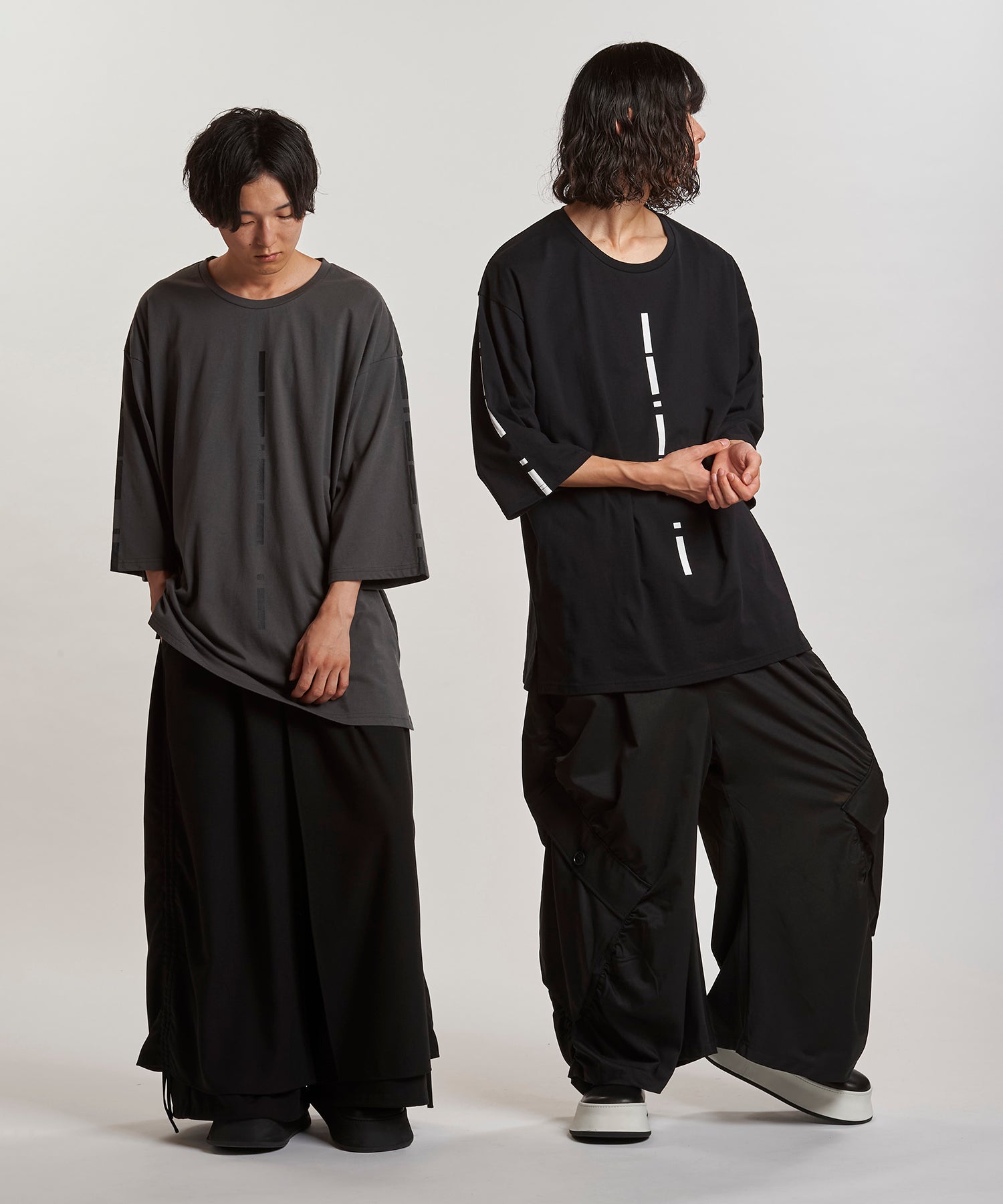 GRAY Model:H169cm / BLACK Model:H180cm