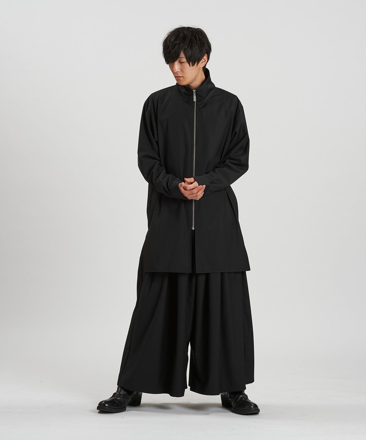 BLACK Model:H169cm
