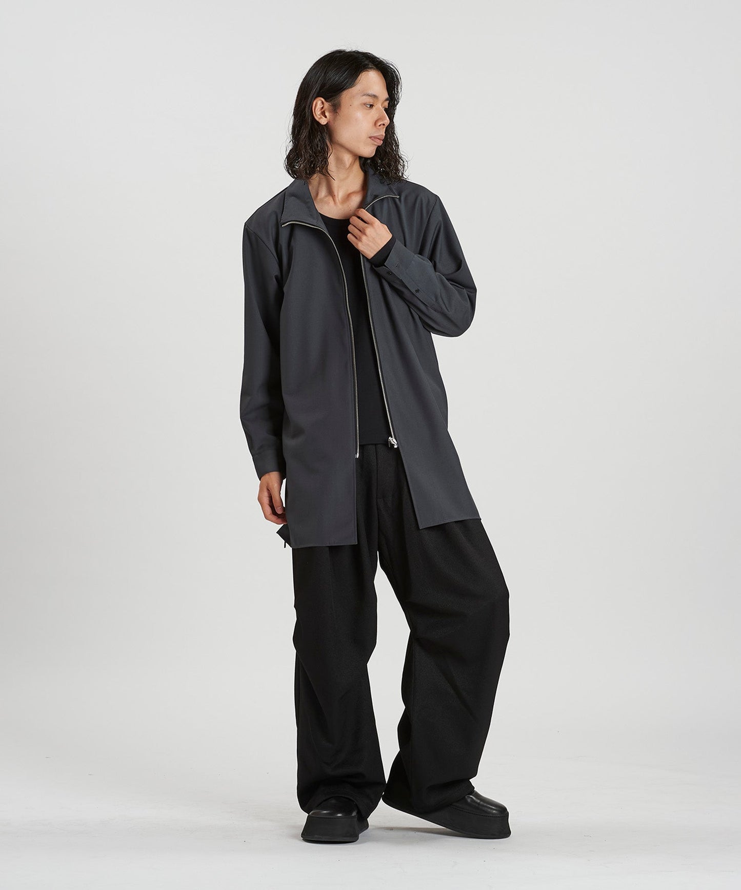 GRAY Model:H180cm
