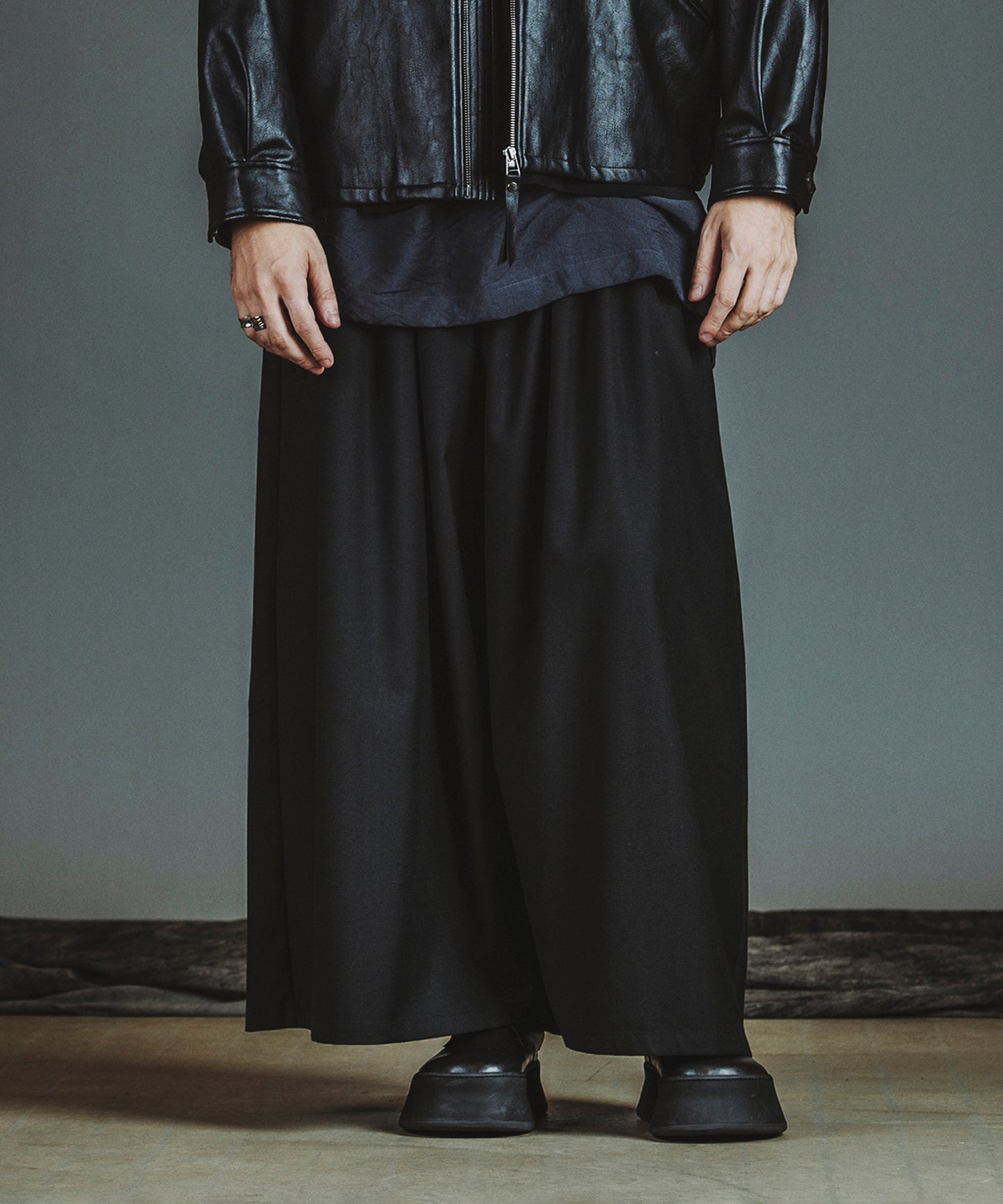 BLACK Model:H182cm